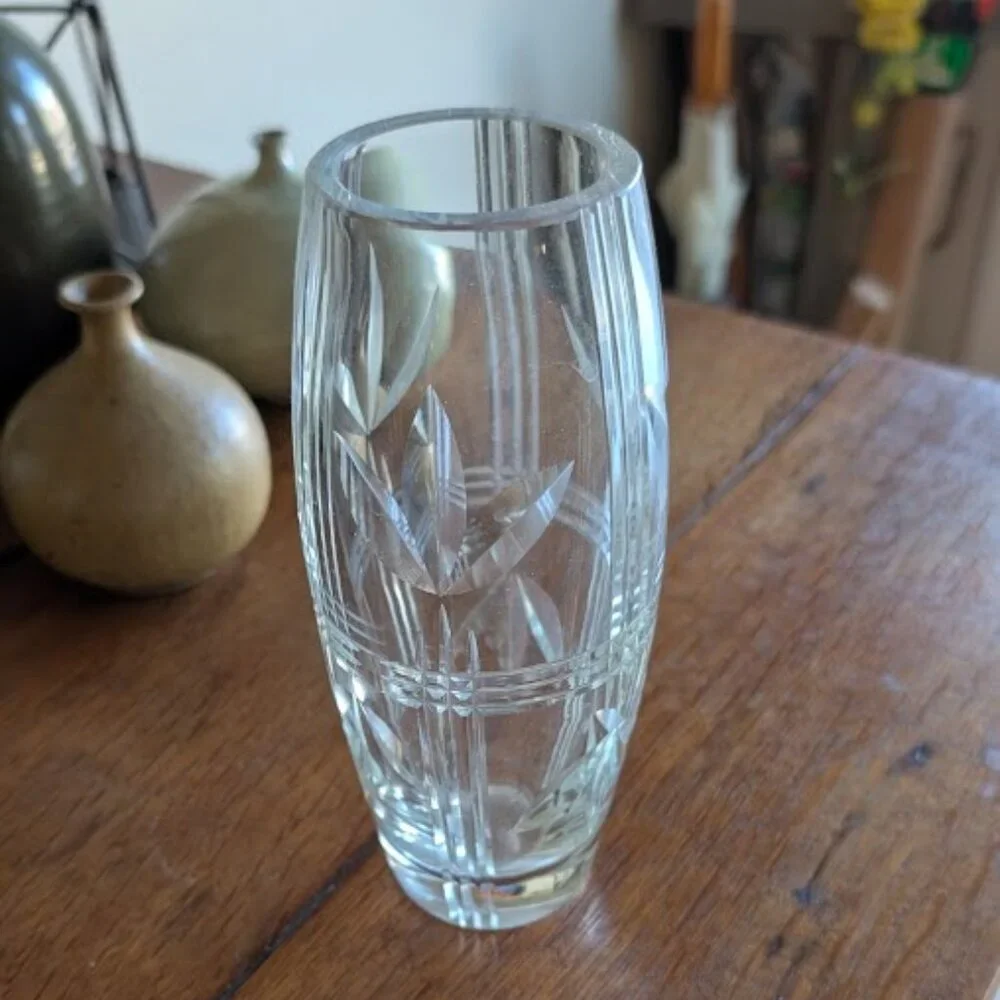 VASE Crystal Vase – beautiful! Thick, heavy glass with line and leaf design.